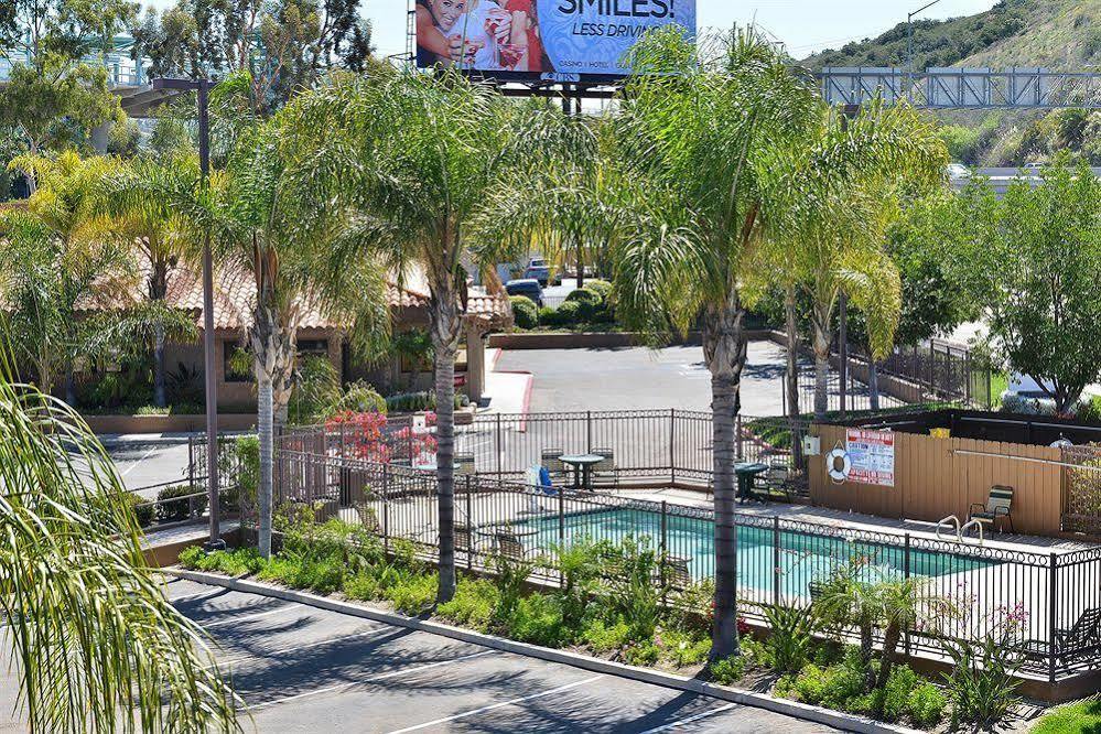 Motel 6 San Diego - Mission Valley Exterior photo