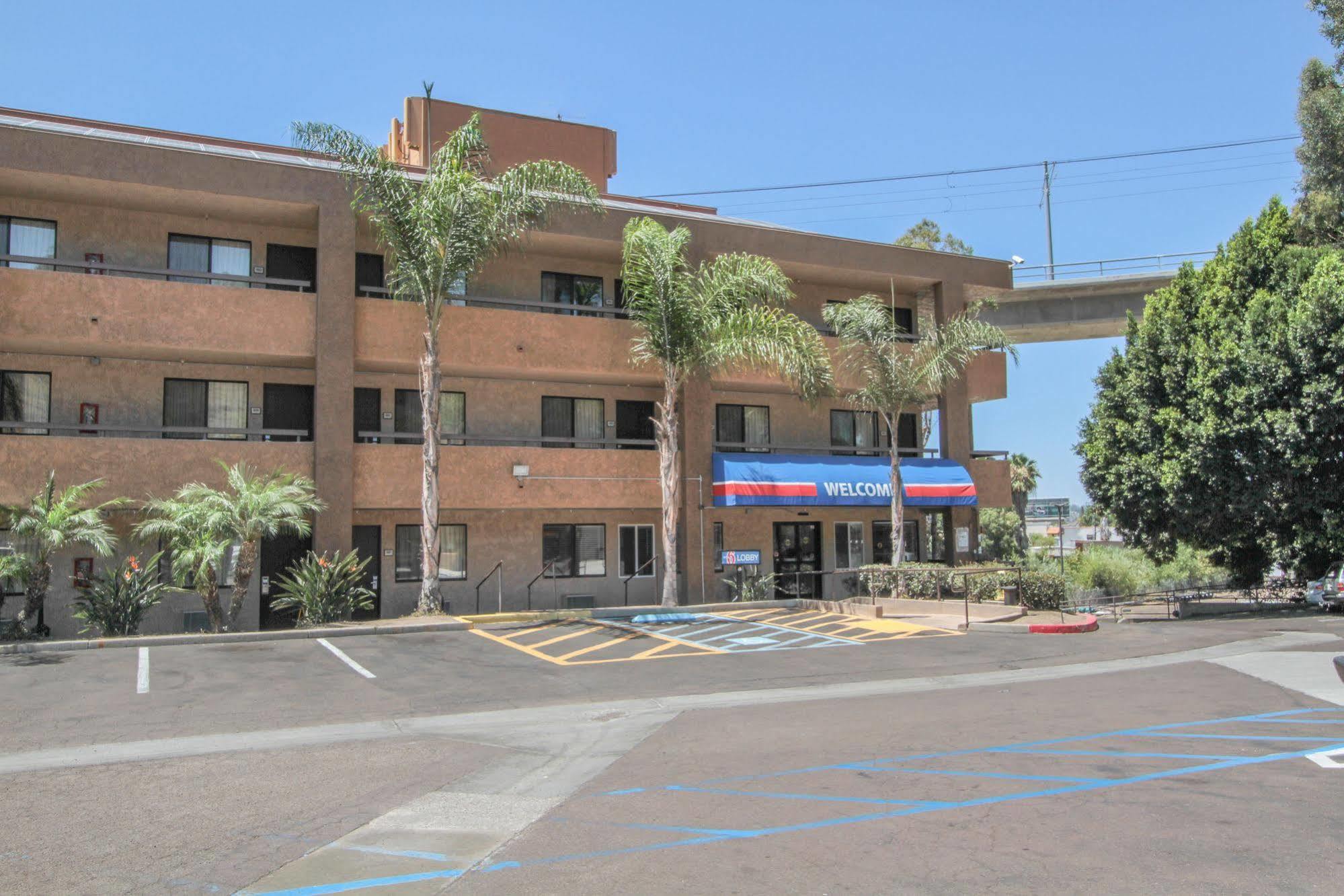 Motel 6 San Diego - Mission Valley Exterior photo