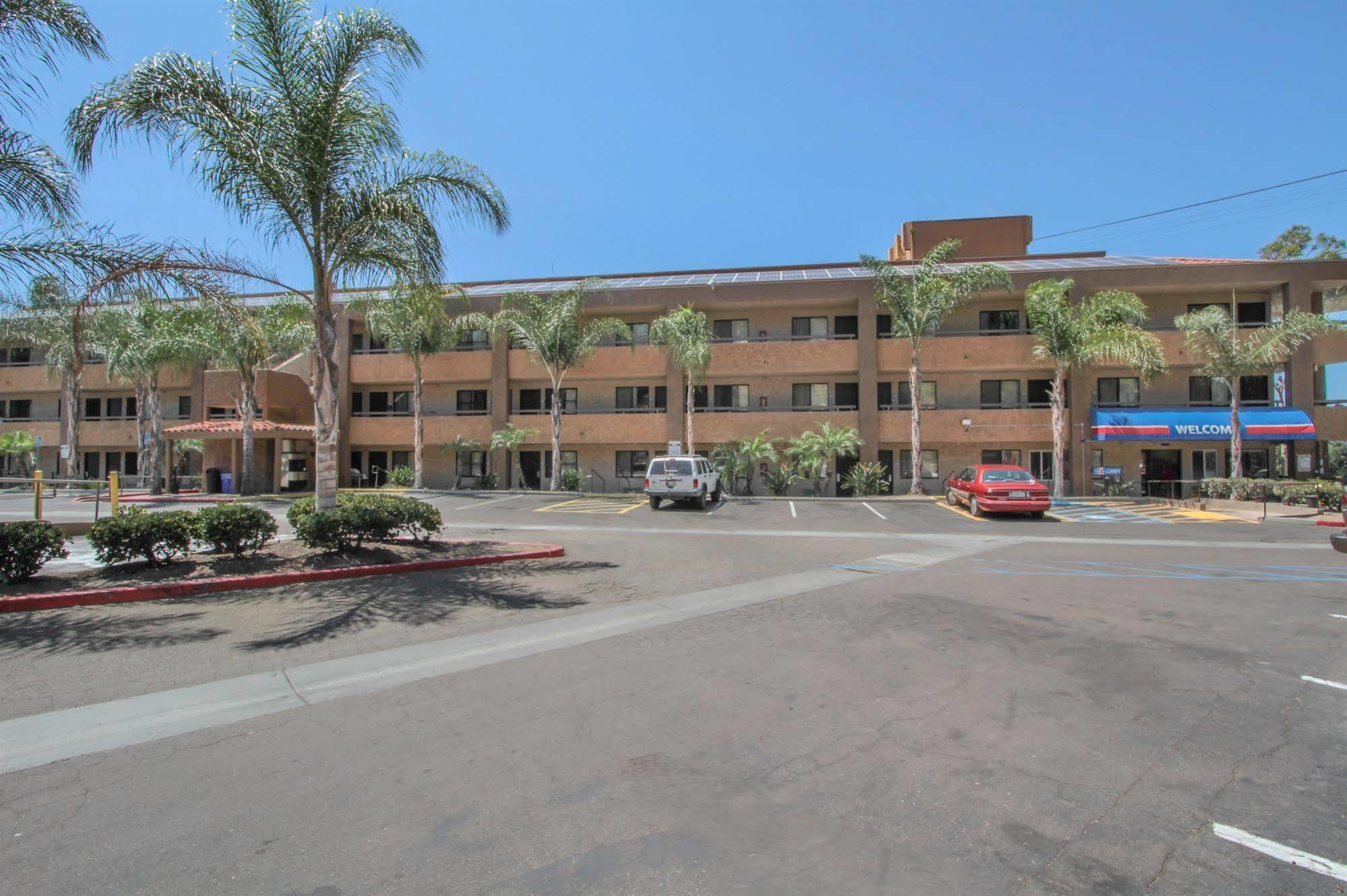 Motel 6 San Diego - Mission Valley Exterior photo