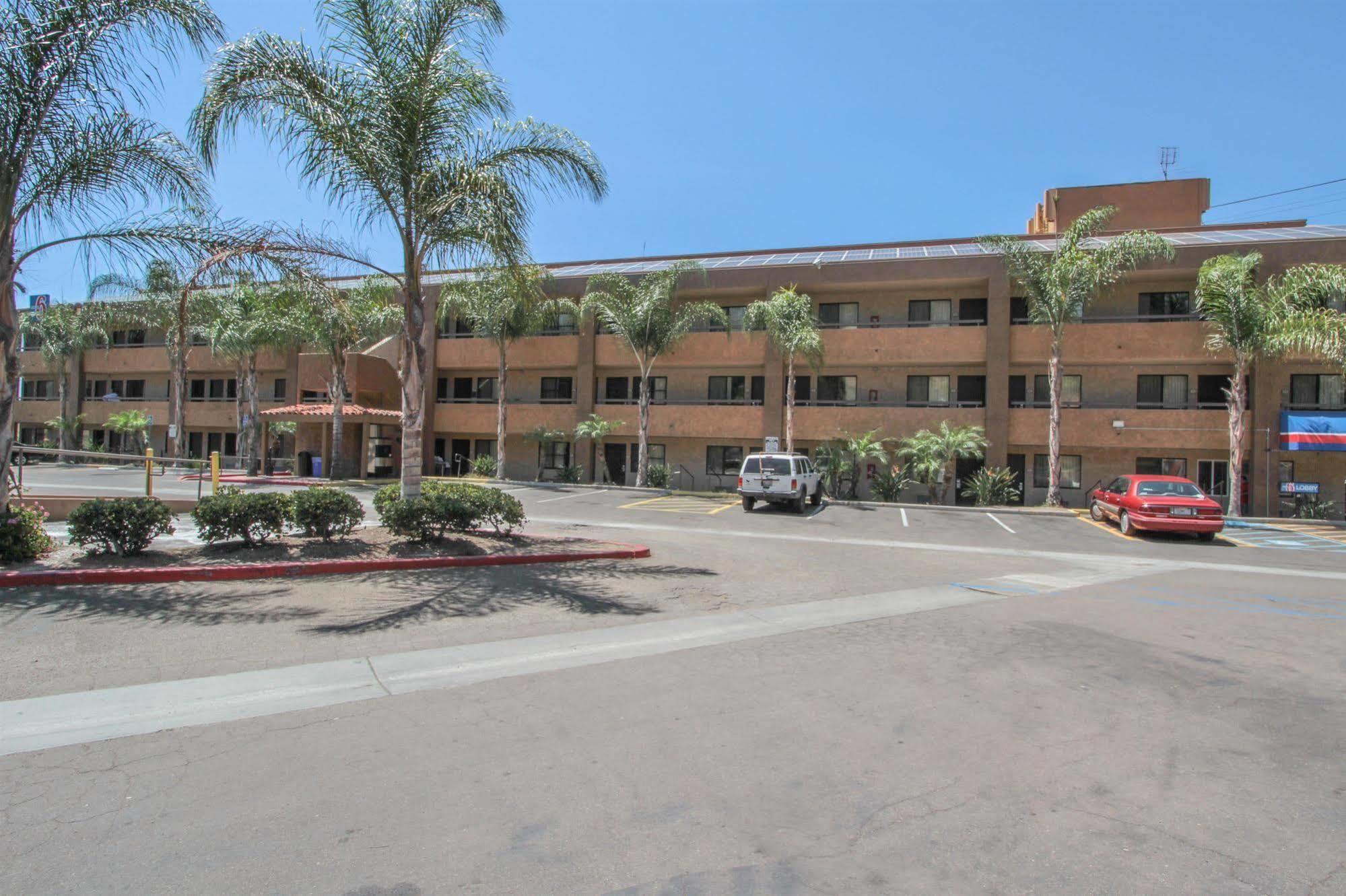 Motel 6 San Diego - Mission Valley Exterior photo
