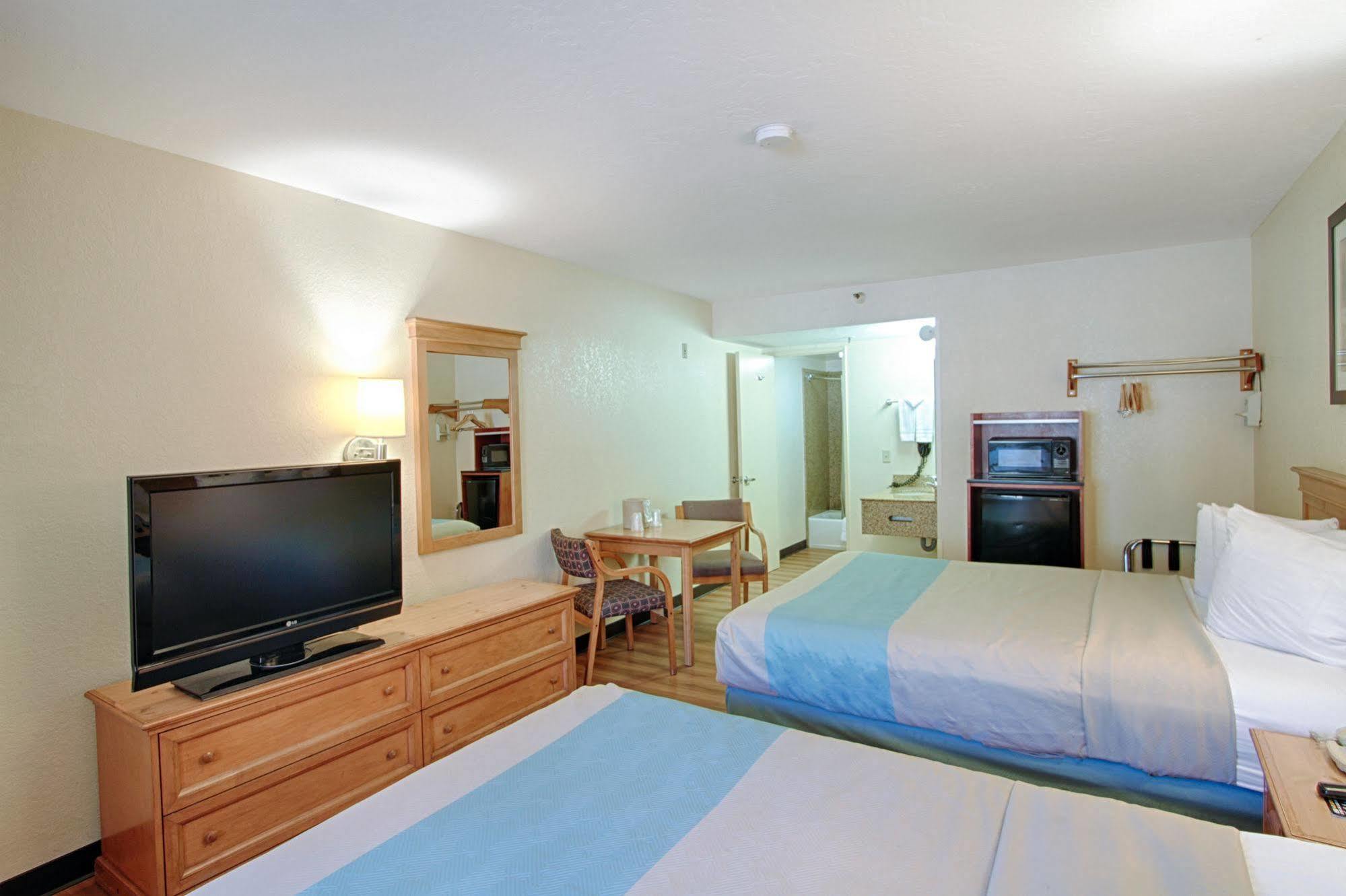 Motel 6 San Diego - Mission Valley Exterior photo