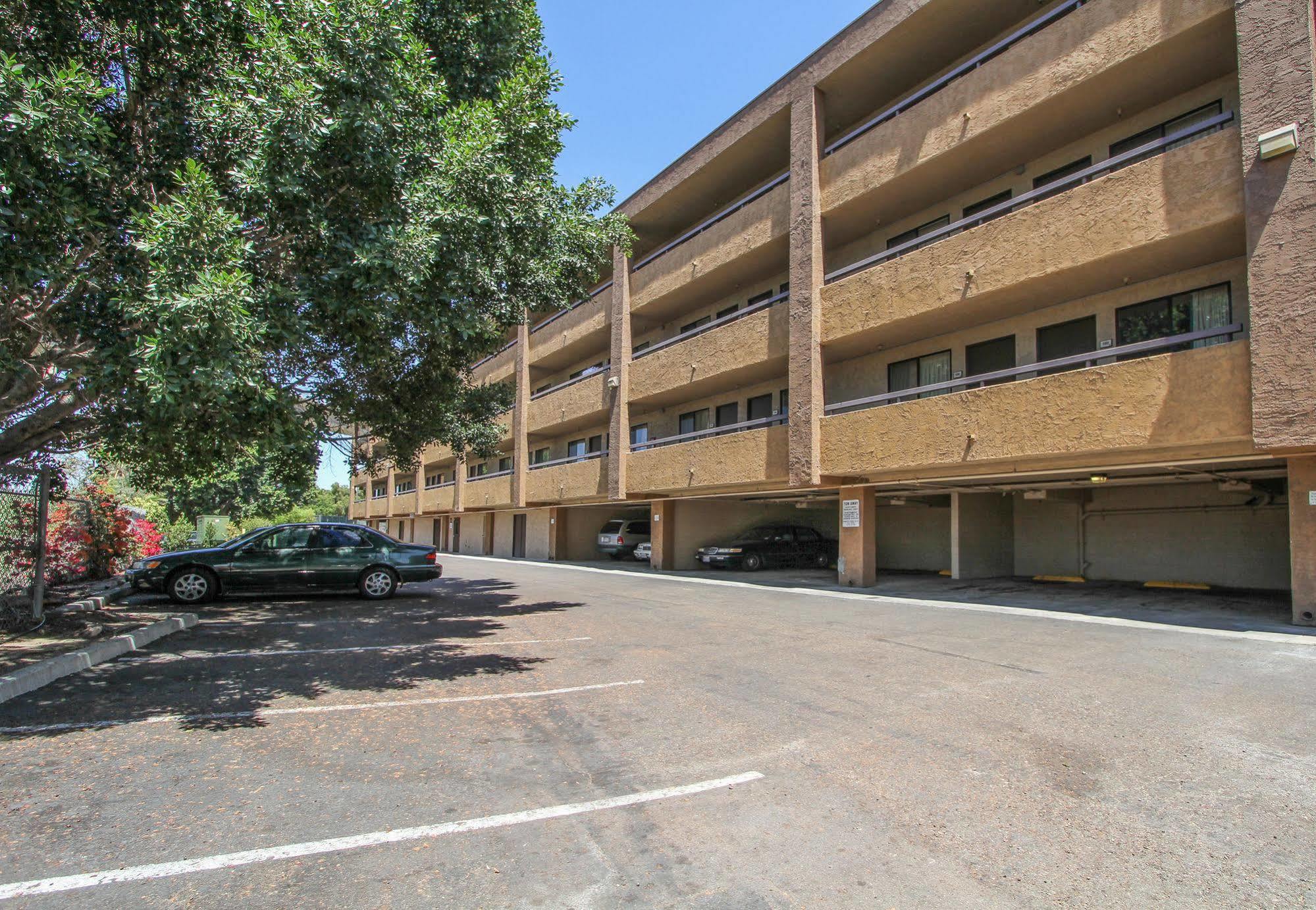 Motel 6 San Diego - Mission Valley Exterior photo