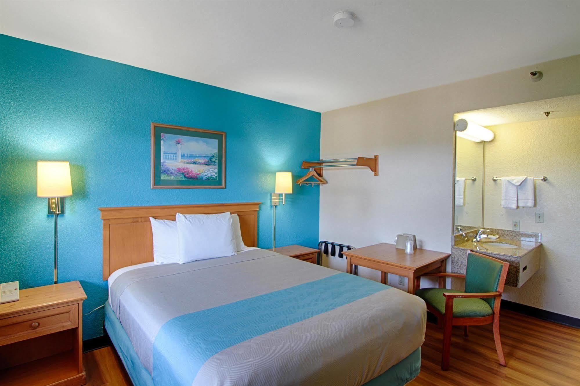 Motel 6 San Diego - Mission Valley Exterior photo