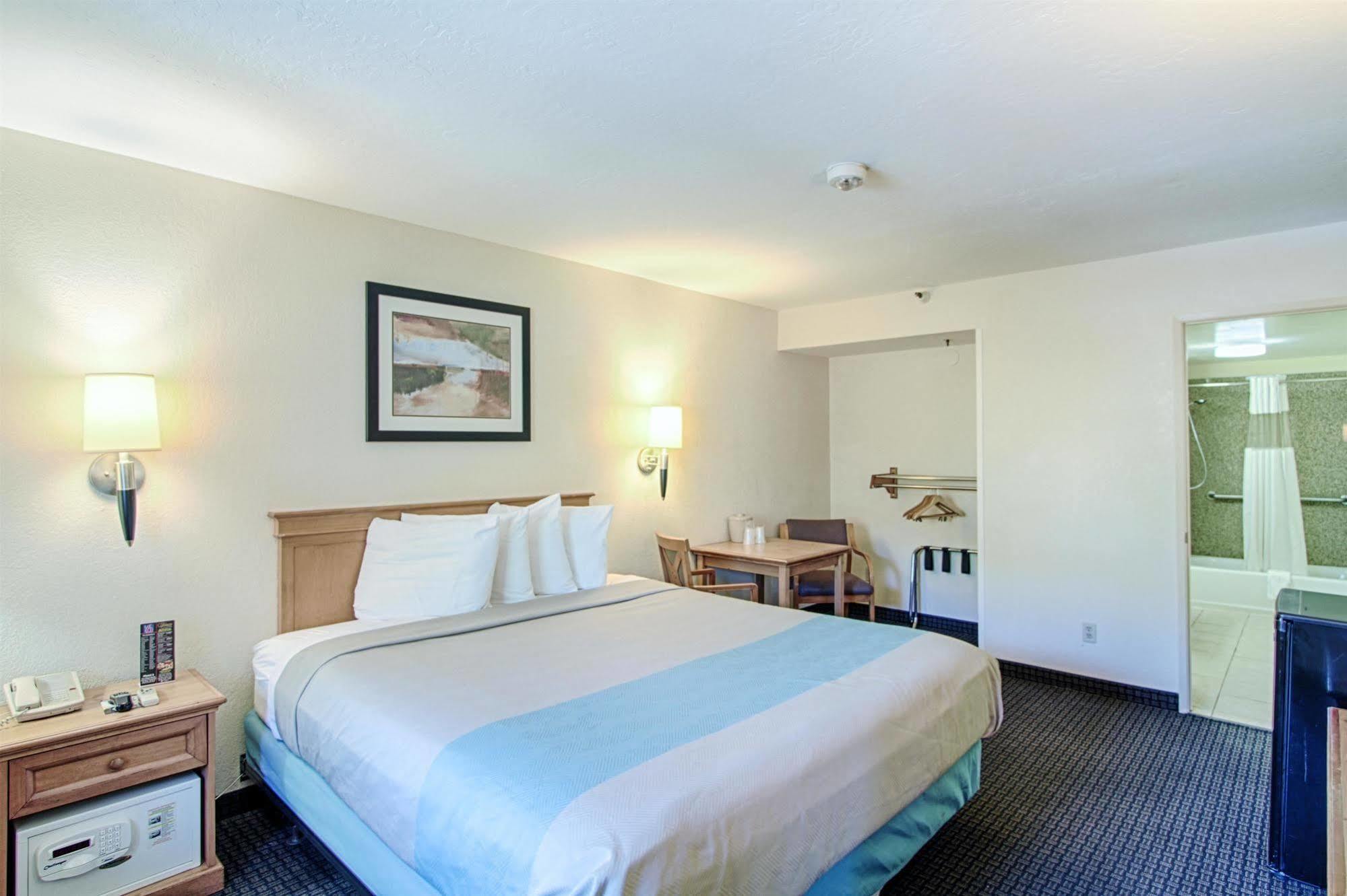 Motel 6 San Diego - Mission Valley Exterior photo