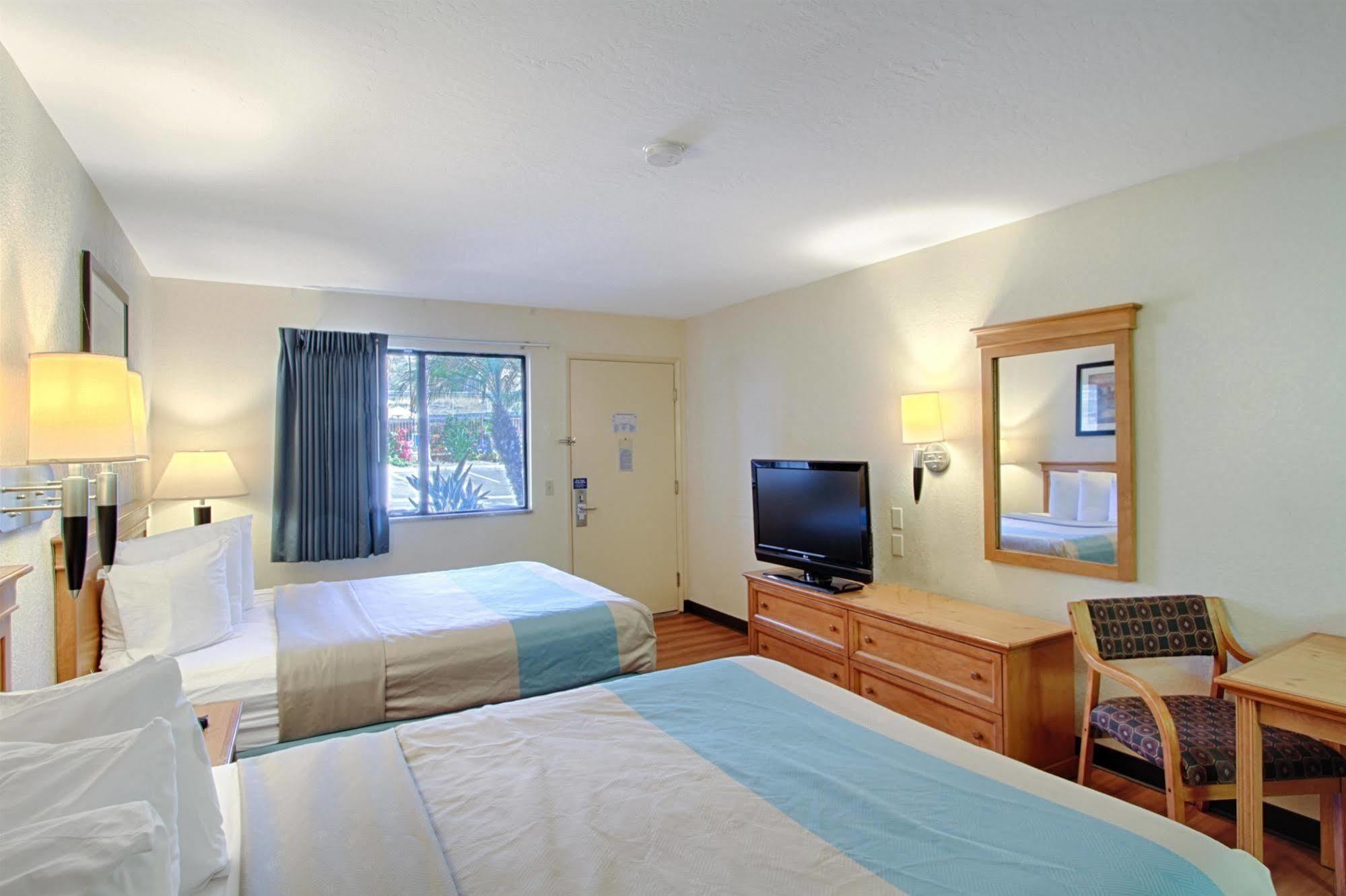 Motel 6 San Diego - Mission Valley Exterior photo