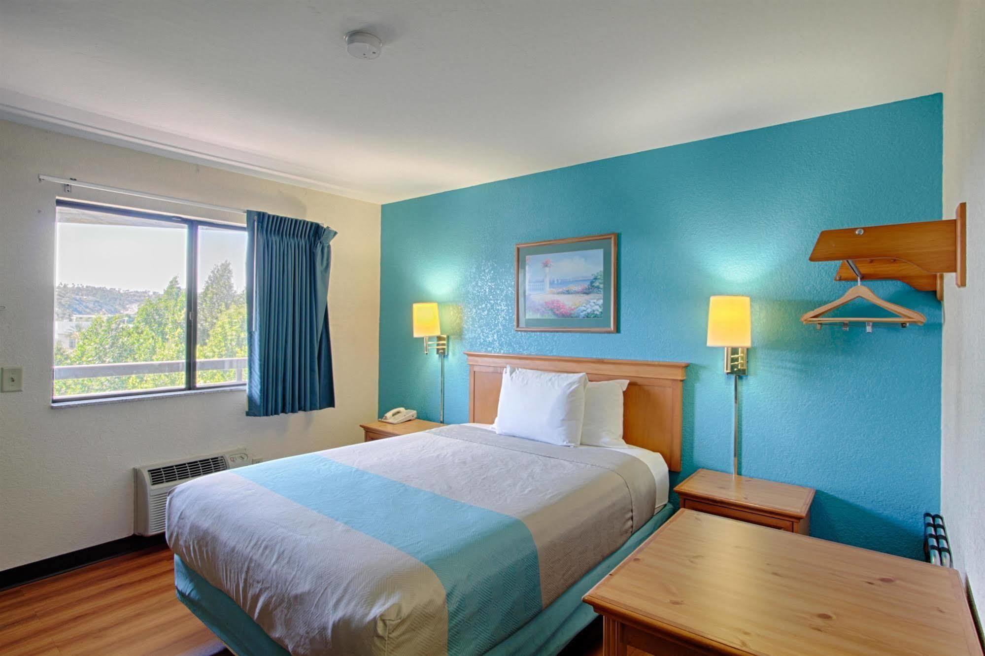 Motel 6 San Diego - Mission Valley Exterior photo