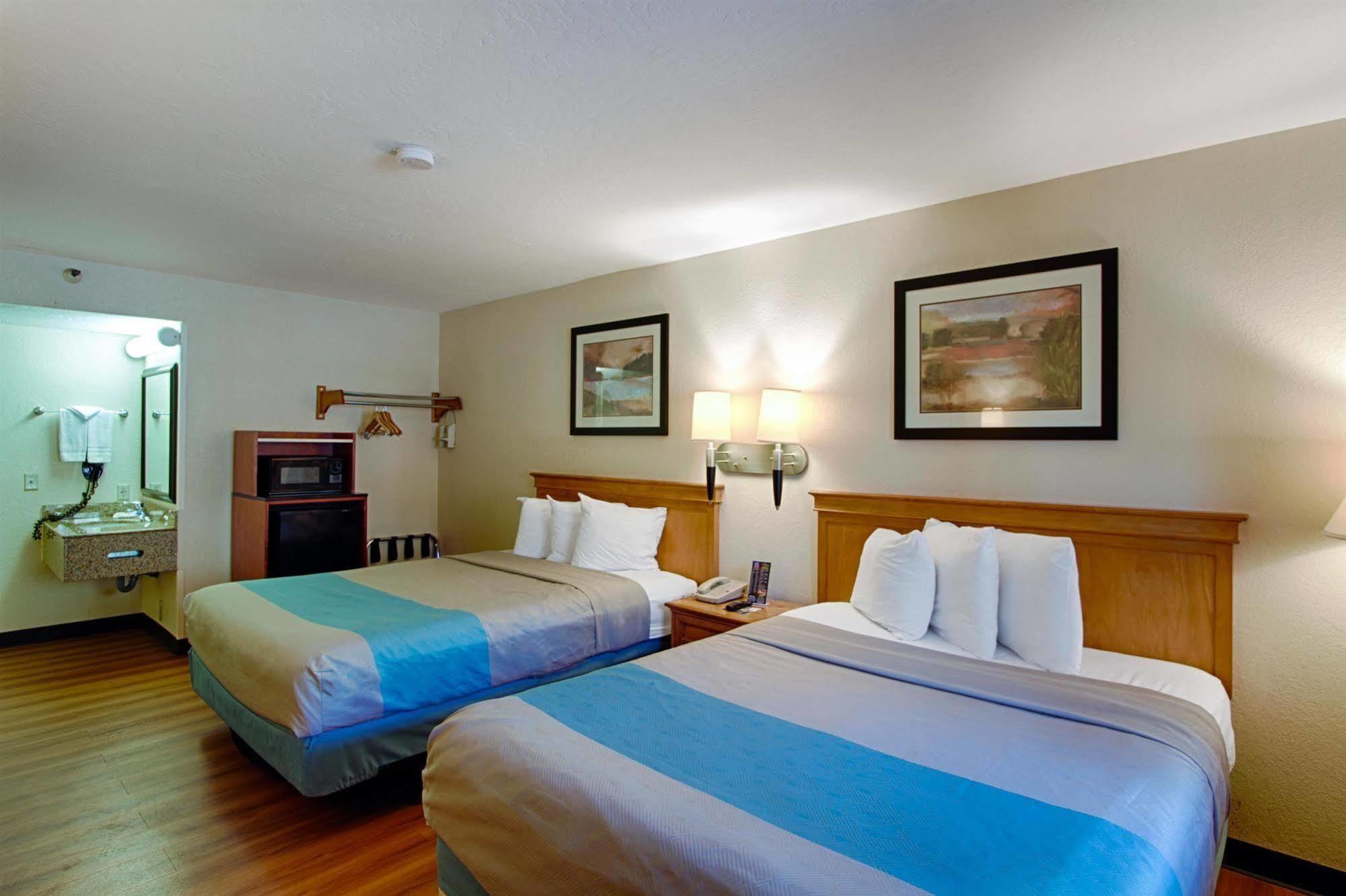 Motel 6 San Diego - Mission Valley Exterior photo