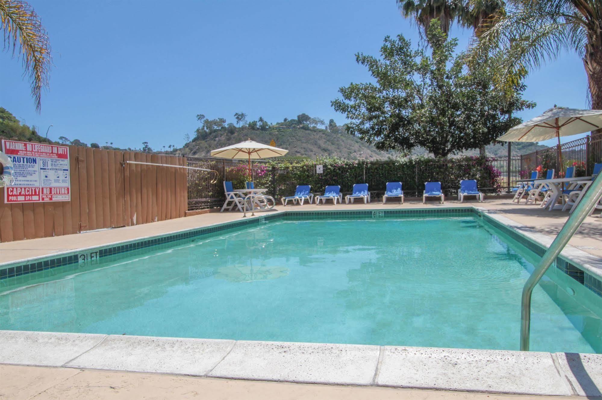 Motel 6 San Diego - Mission Valley Exterior photo