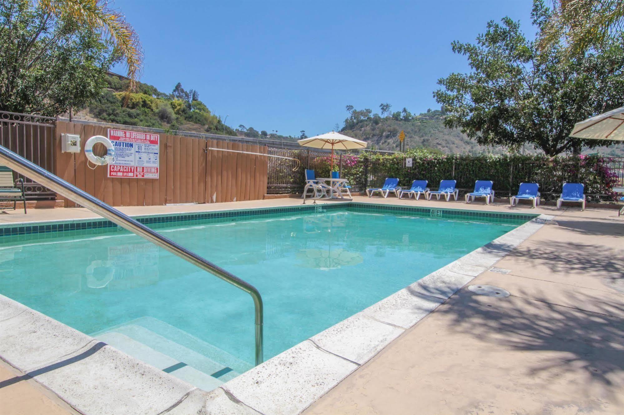 Motel 6 San Diego - Mission Valley Exterior photo